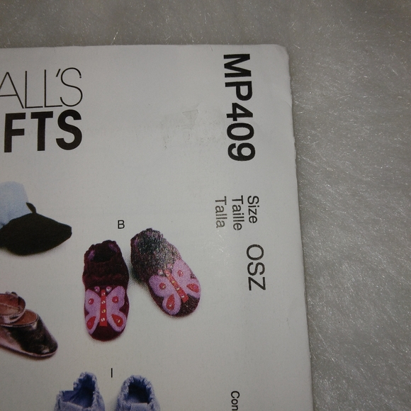 McCall's MP409 Cozy Toes Baby Shoes, new and uncut - Picture 2 of 4